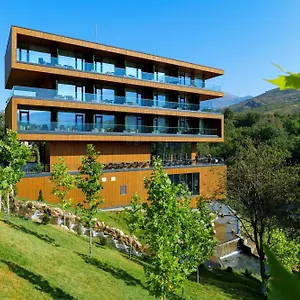 Uji Ftohte Hotel